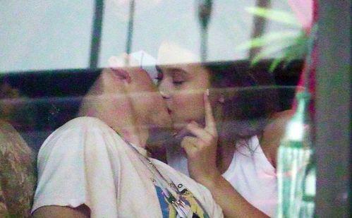 接吻了还是普通朋友吗,从普通朋友到亲密关系的微妙转变